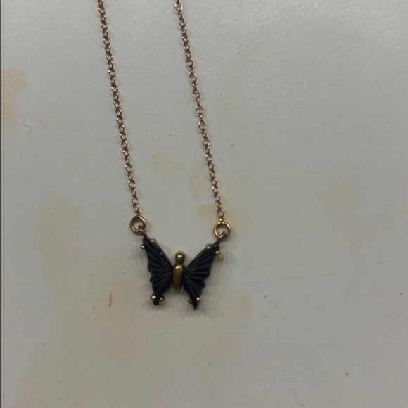 Elegant Butterfly black pendant necklace - Picture 3 of 5